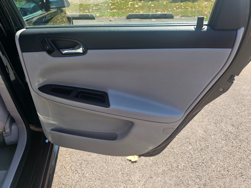 2011 Chevrolet Impala Image 18
