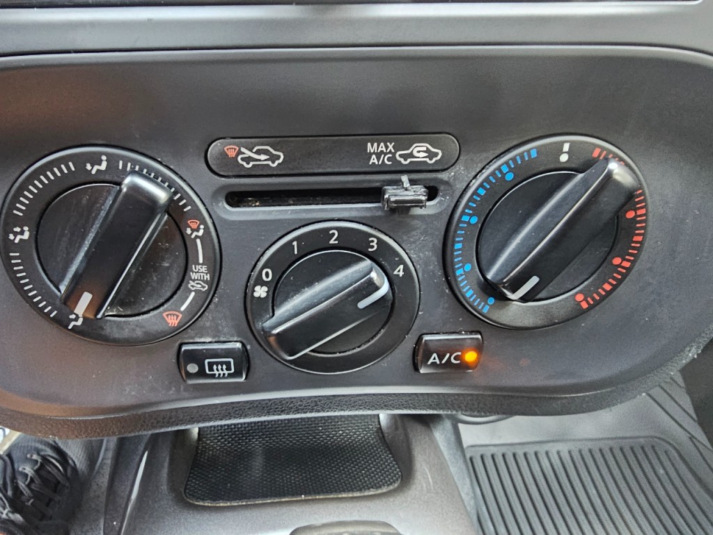 2014 Nissan Juke Image 37