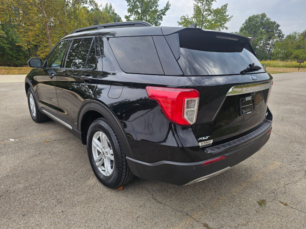 2021 Ford Explorer Image 8
