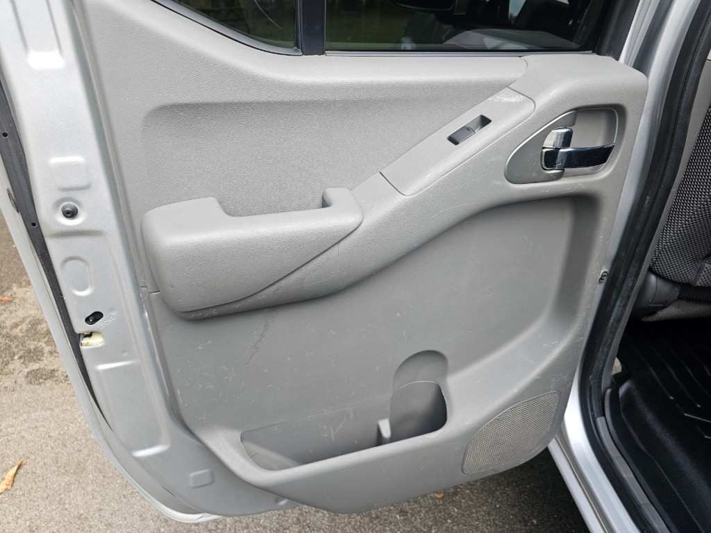 2016 Nissan Frontier Image 21