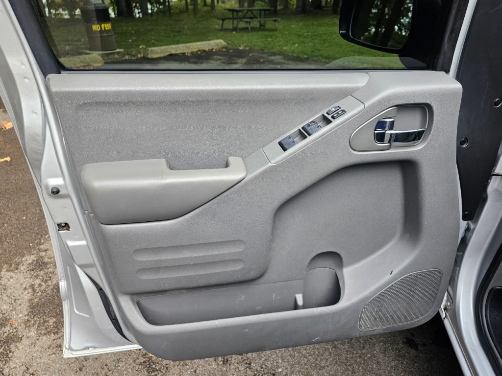 2016 Nissan Frontier Image 23