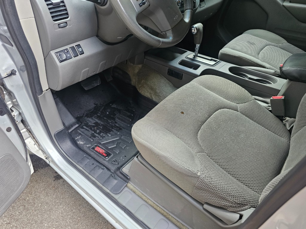 2016 Nissan Frontier Image 24