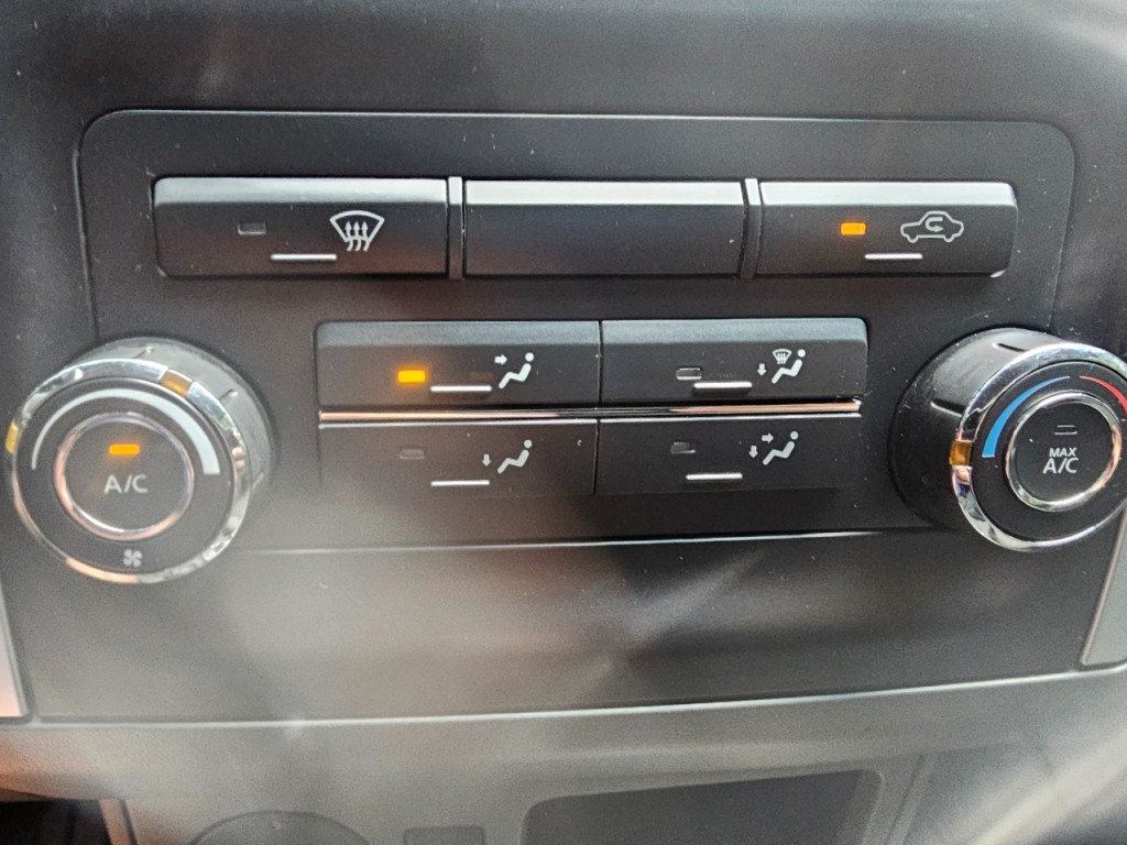 2016 Nissan Frontier Image 36