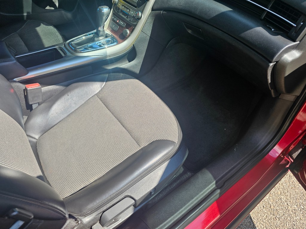 2013 Chevrolet Malibu Image 17