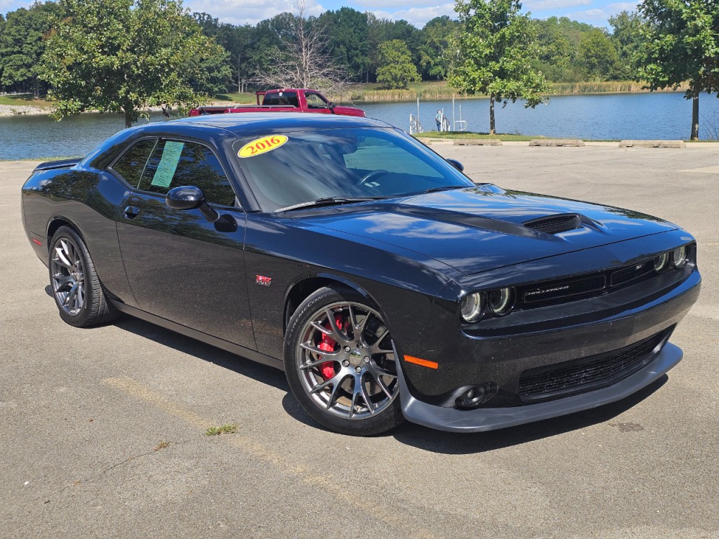 2016 Dodge Challenger Image 2