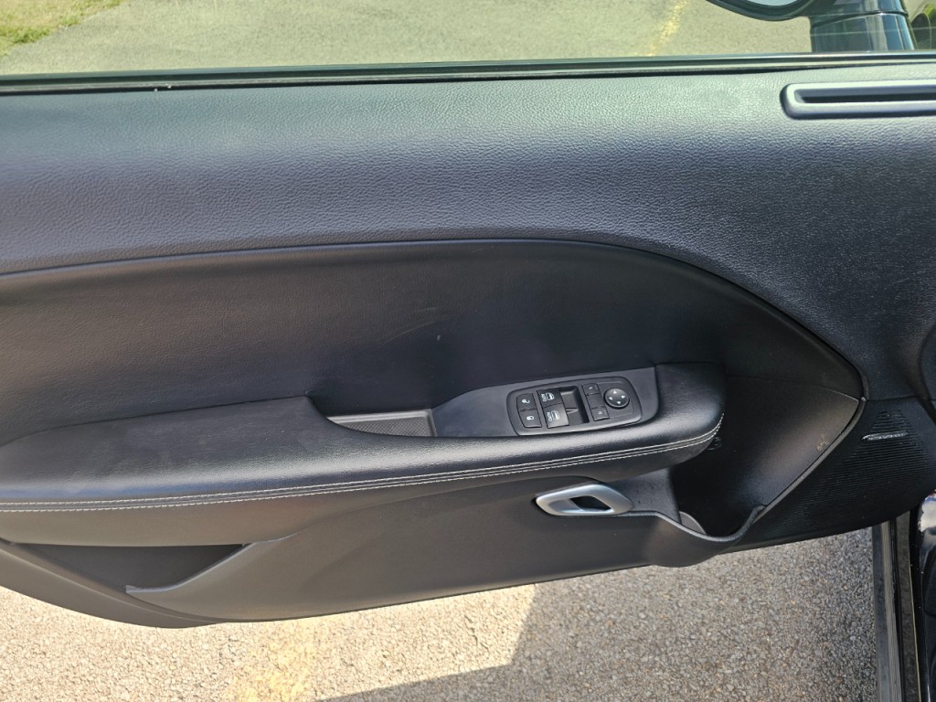 2016 Dodge Challenger Image 23