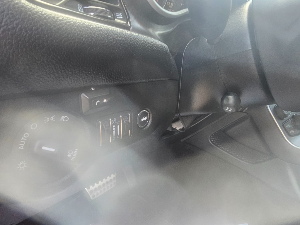 2016 Dodge Challenger Image 32