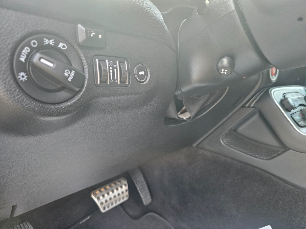 2016 Dodge Challenger Image 34