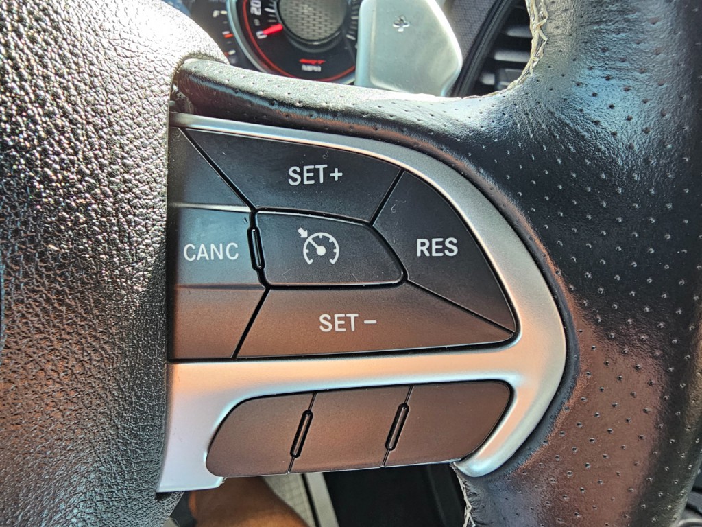 2016 Dodge Challenger Image 35