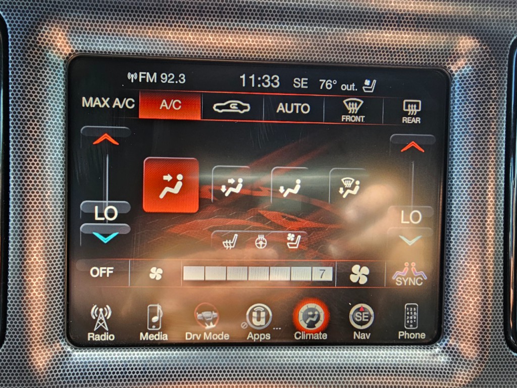 2016 Dodge Challenger Image 39