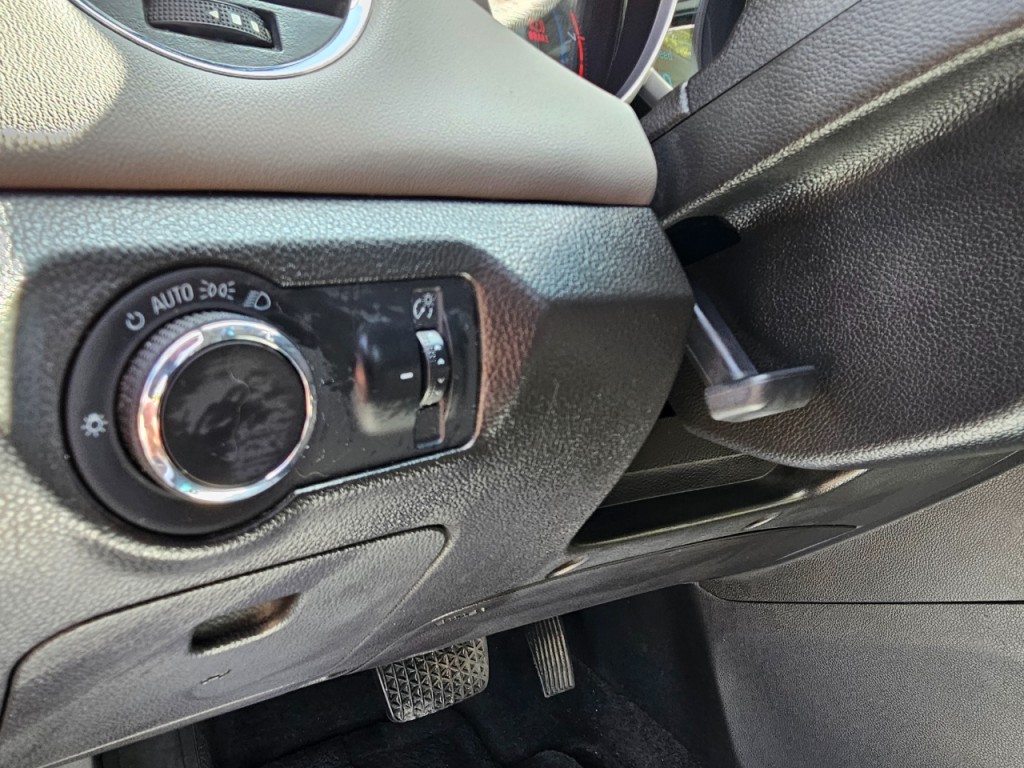2014 Chevrolet Cruze Image 31