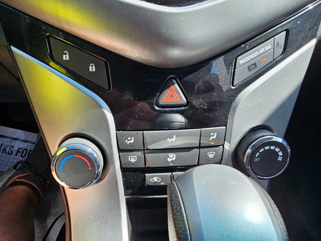 2014 Chevrolet Cruze Image 38