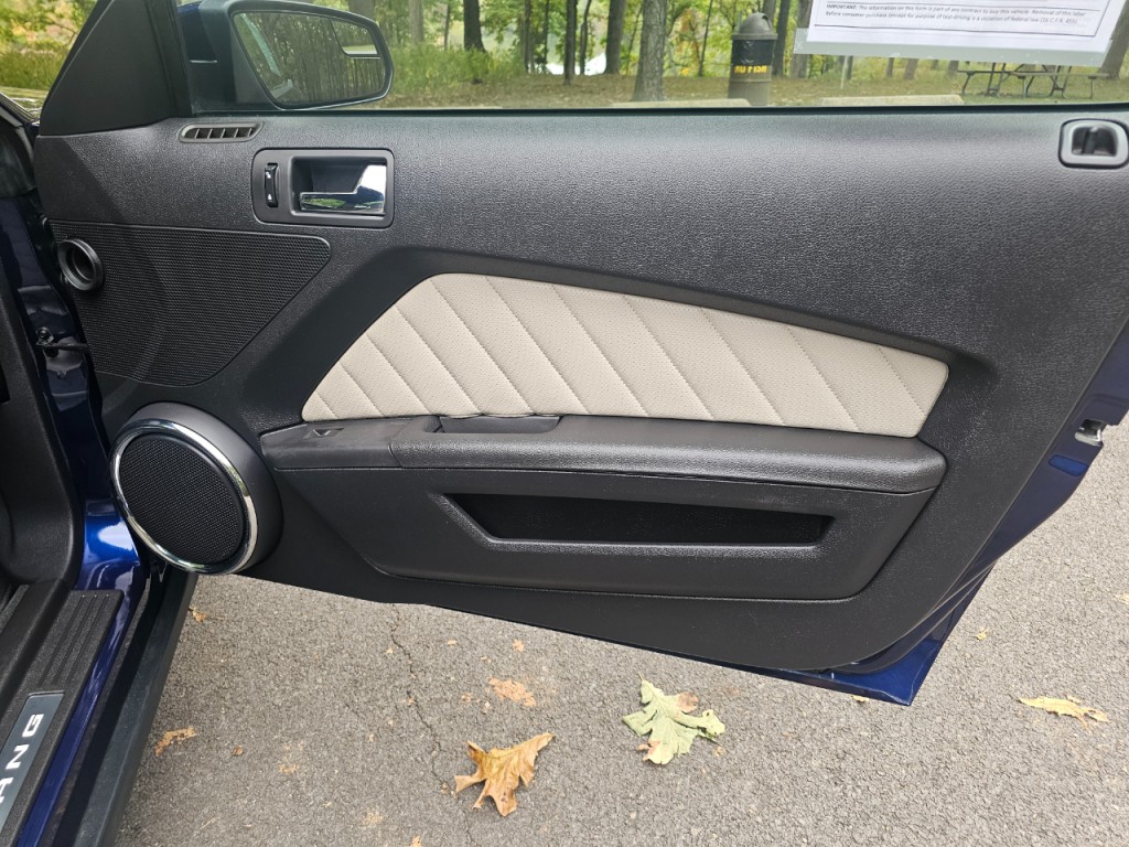 2012 Ford Mustang Image 16