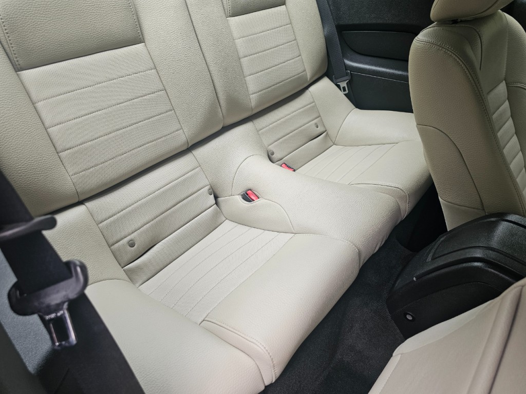 2012 Ford Mustang Image 18