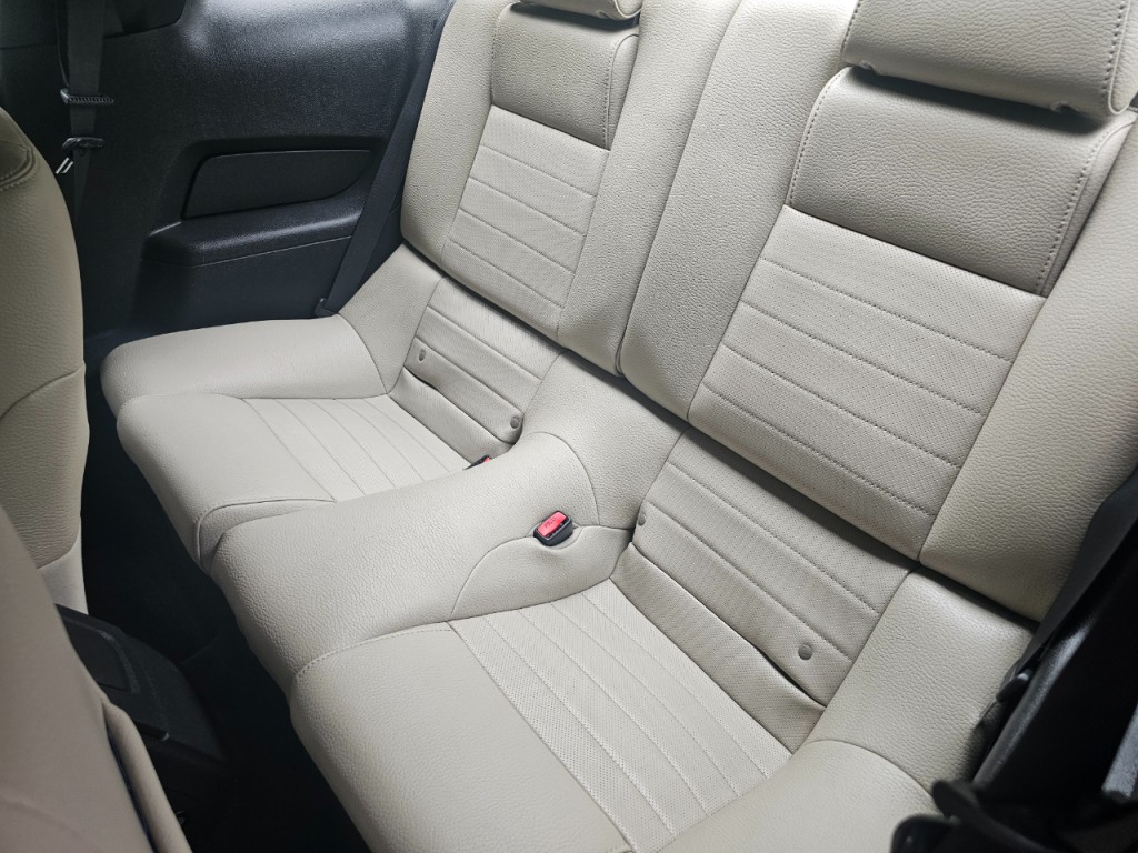 2012 Ford Mustang Image 22