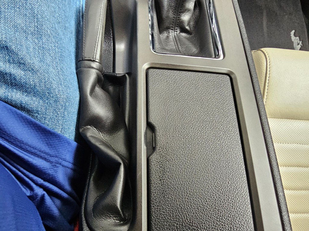 2012 Ford Mustang Image 40