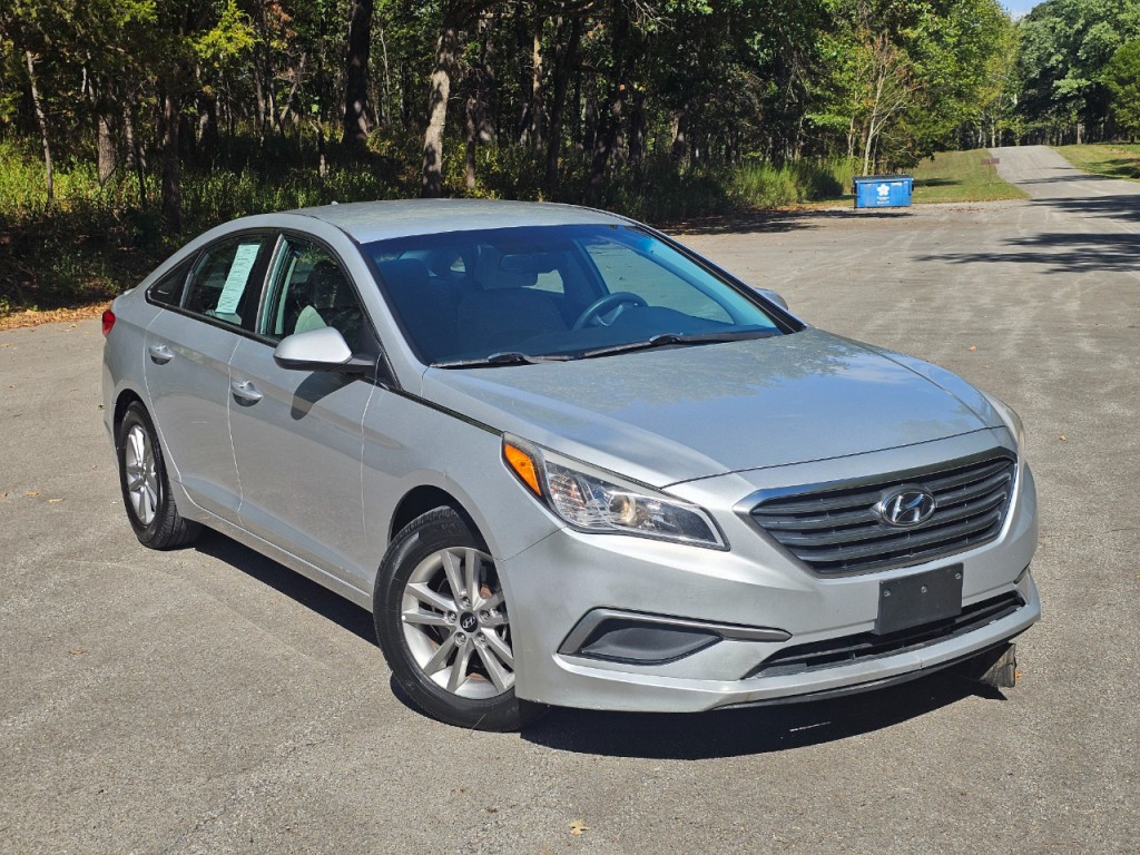 2016 Hyundai Sonata Image 2