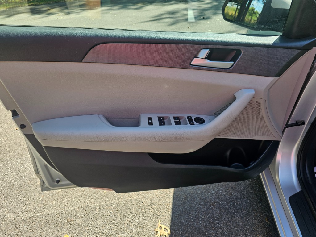 2016 Hyundai Sonata Image 22