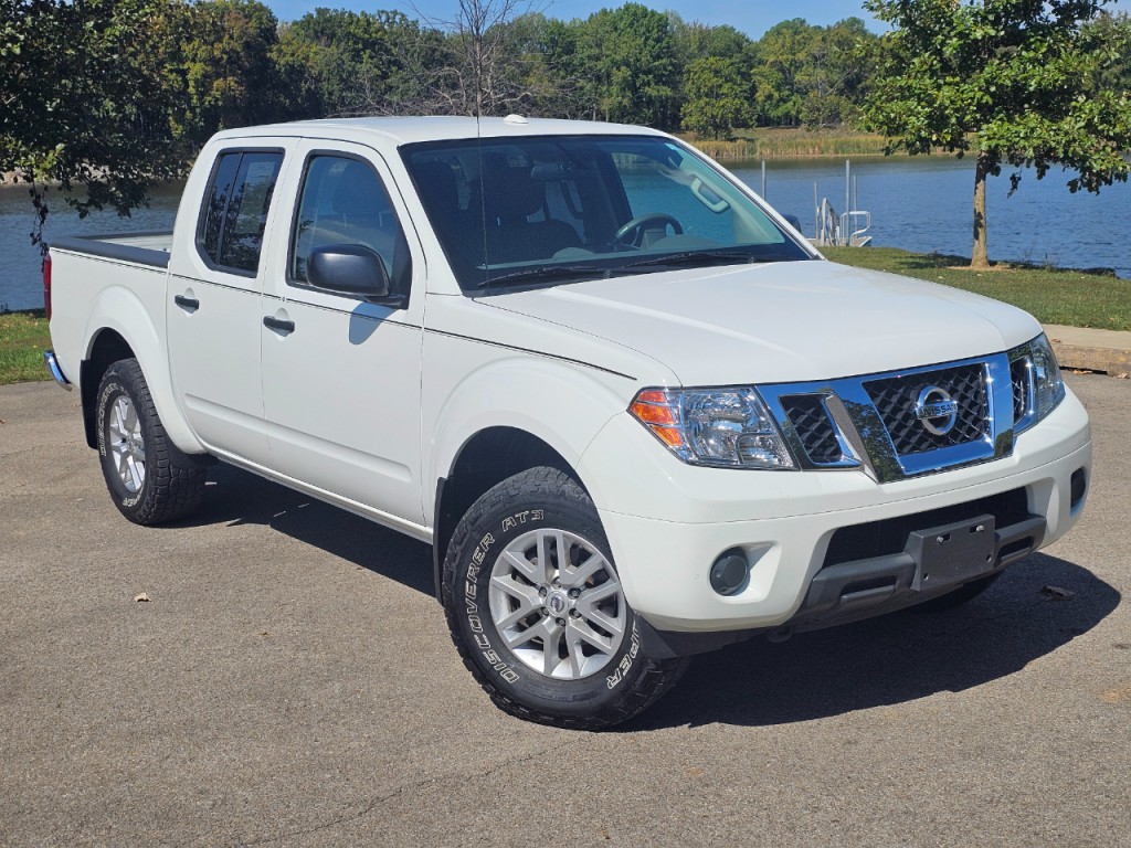 2016 Nissan Frontier Image 2