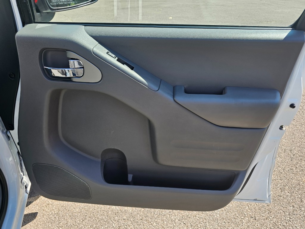 2016 Nissan Frontier Image 17