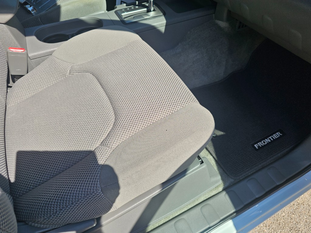 2016 Nissan Frontier Image 18