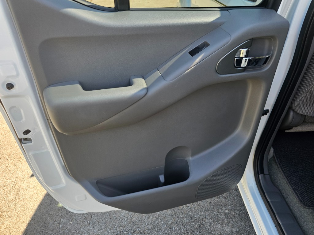 2016 Nissan Frontier Image 22