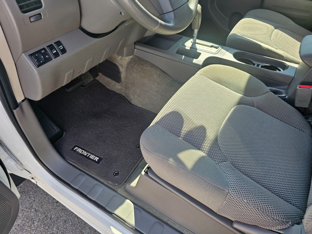 2016 Nissan Frontier Image 25