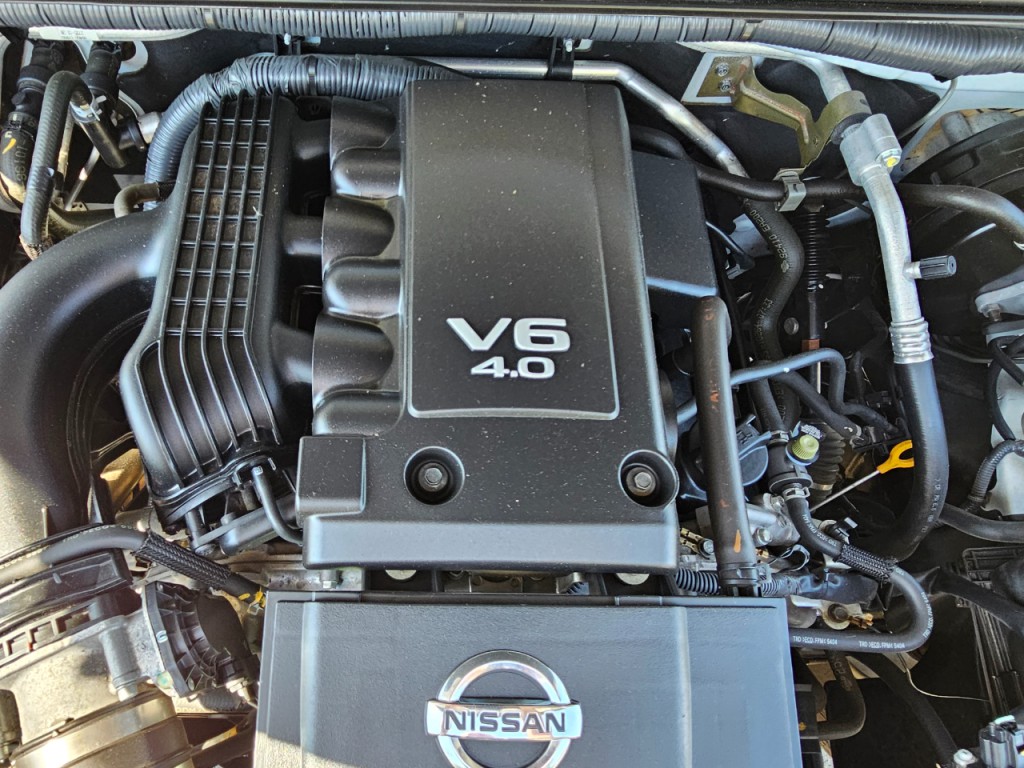 2016 Nissan Frontier Image 28