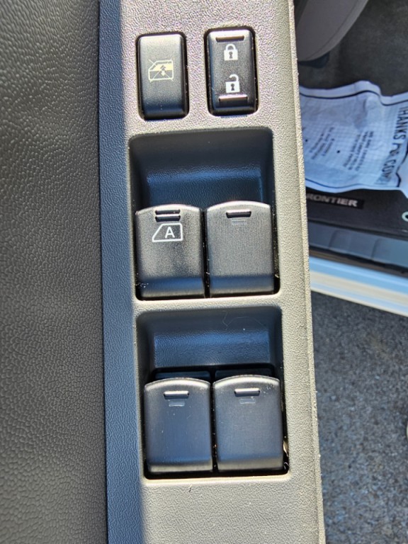 2016 Nissan Frontier Image 29