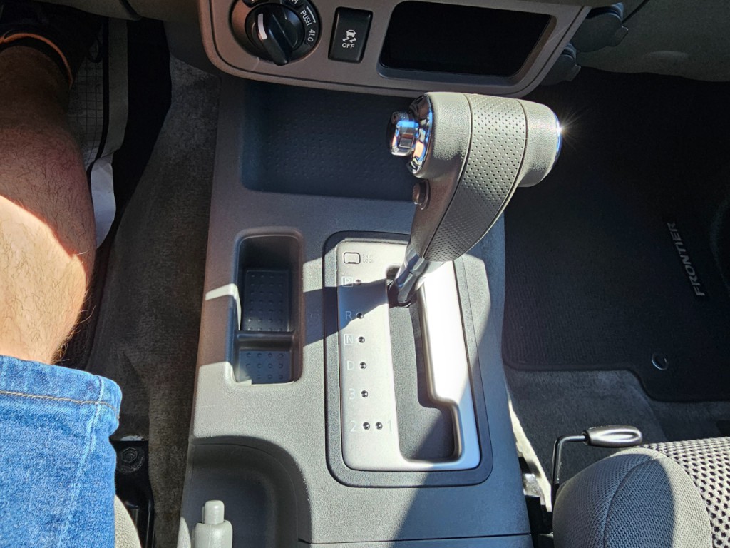 2016 Nissan Frontier Image 41