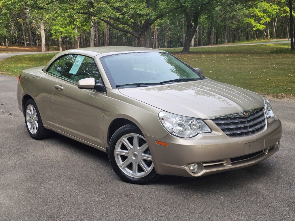 2008 Chrysler Sebring Image 2