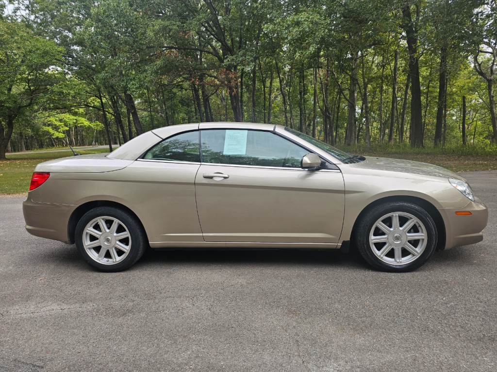 2008 Chrysler Sebring Image 4