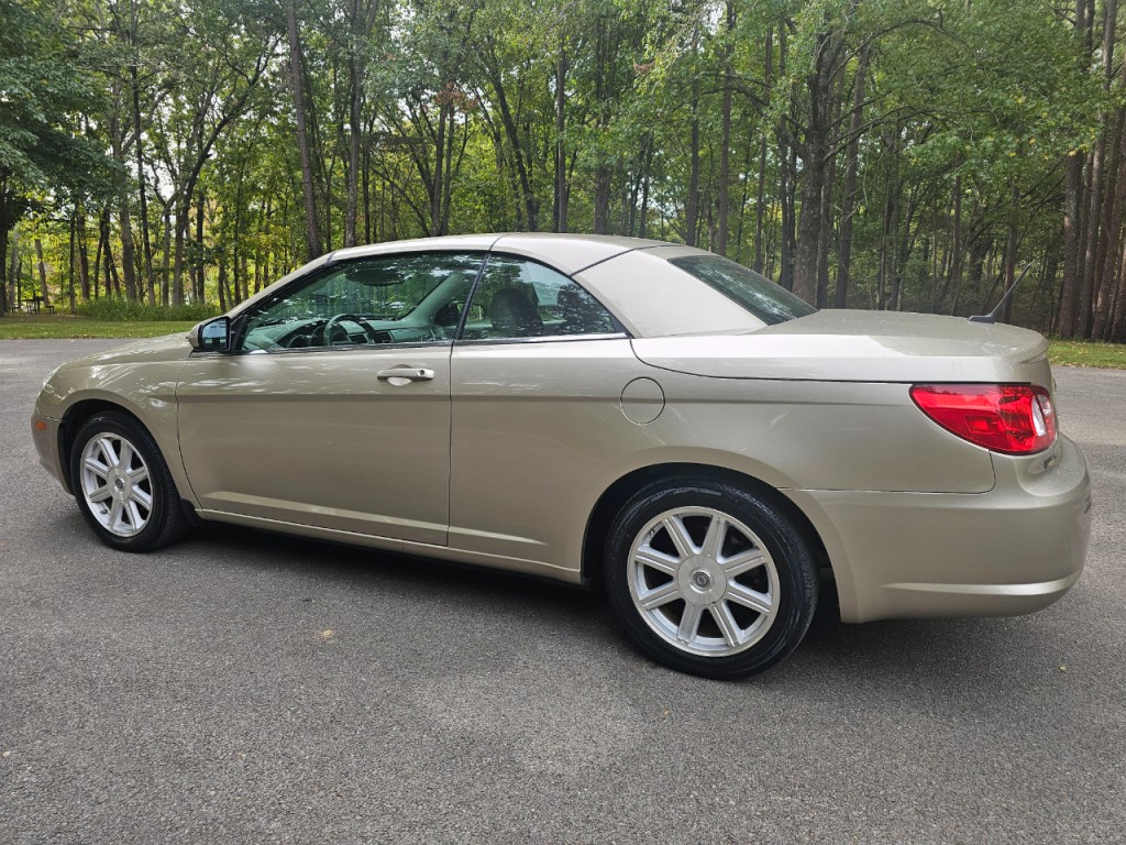 2008 Chrysler Sebring Image 9