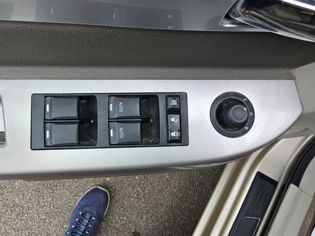 2008 Chrysler Sebring Image 26