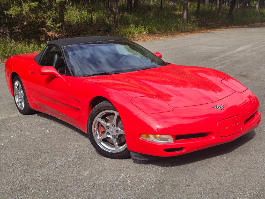 2004 Chevrolet Corvette Image 2