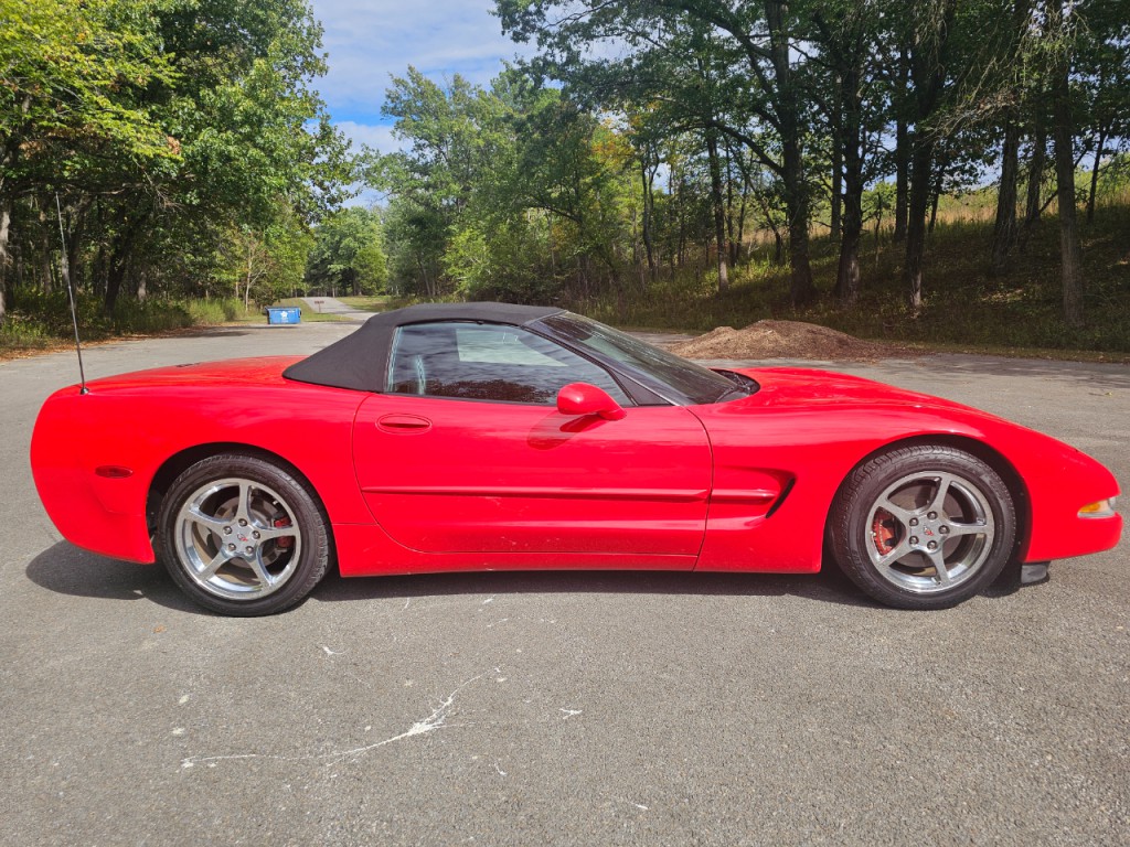 2004 Chevrolet Corvette Image 4