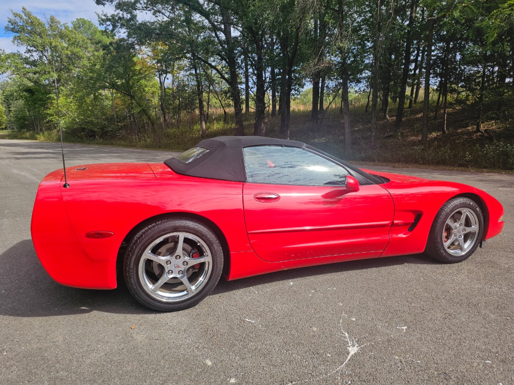 2004 Chevrolet Corvette Image 5