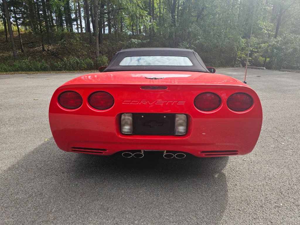 2004 Chevrolet Corvette Image 7