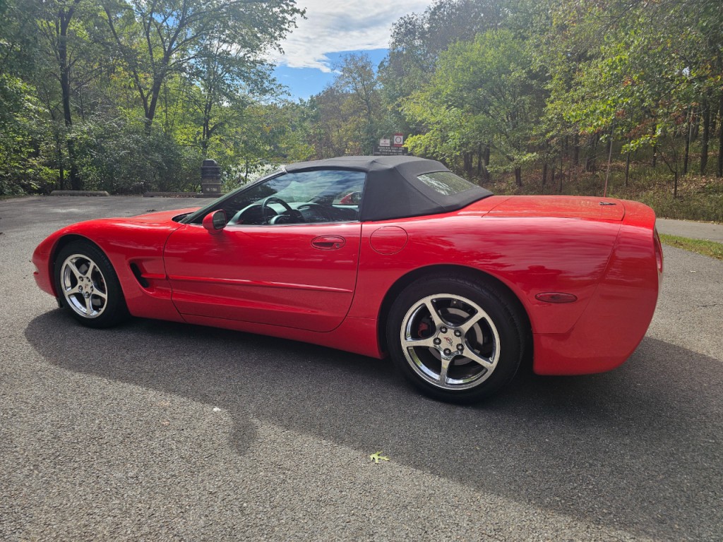 2004 Chevrolet Corvette Image 9
