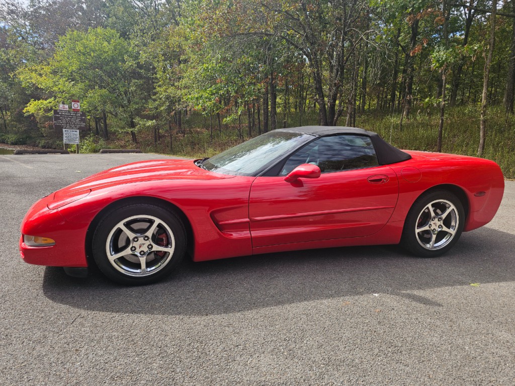 2004 Chevrolet Corvette Image 11