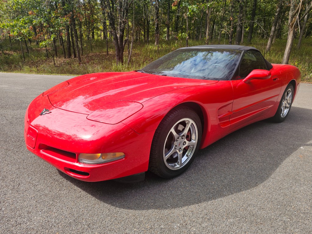 2004 Chevrolet Corvette Image 12