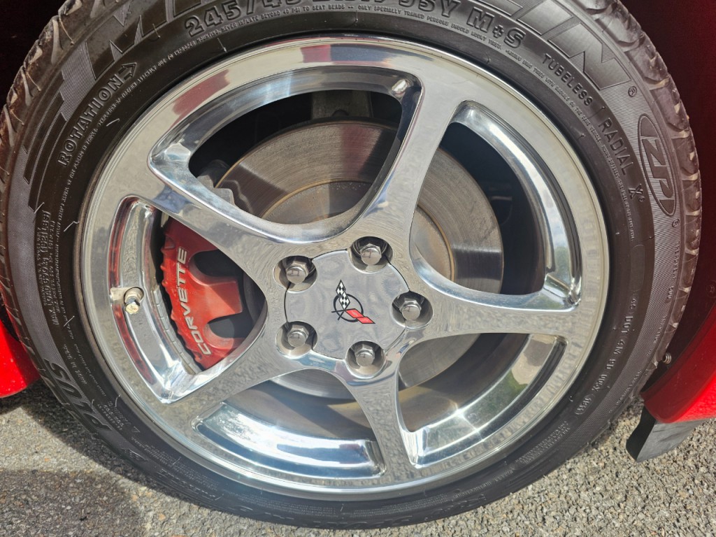 2004 Chevrolet Corvette Image 15