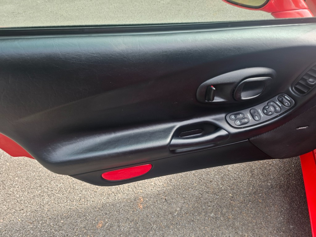 2004 Chevrolet Corvette Image 20