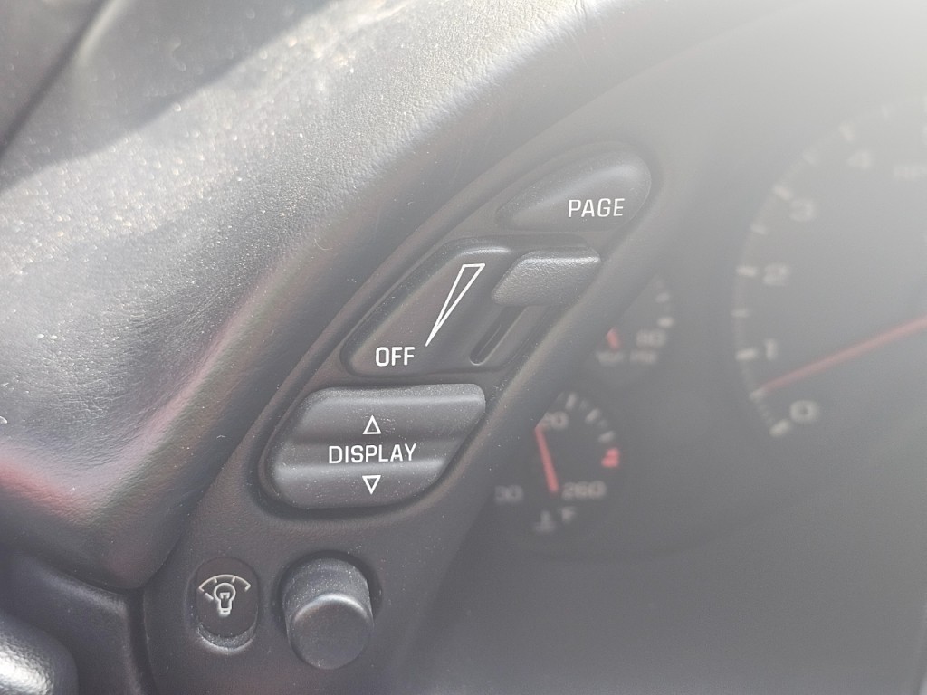 2004 Chevrolet Corvette Image 32