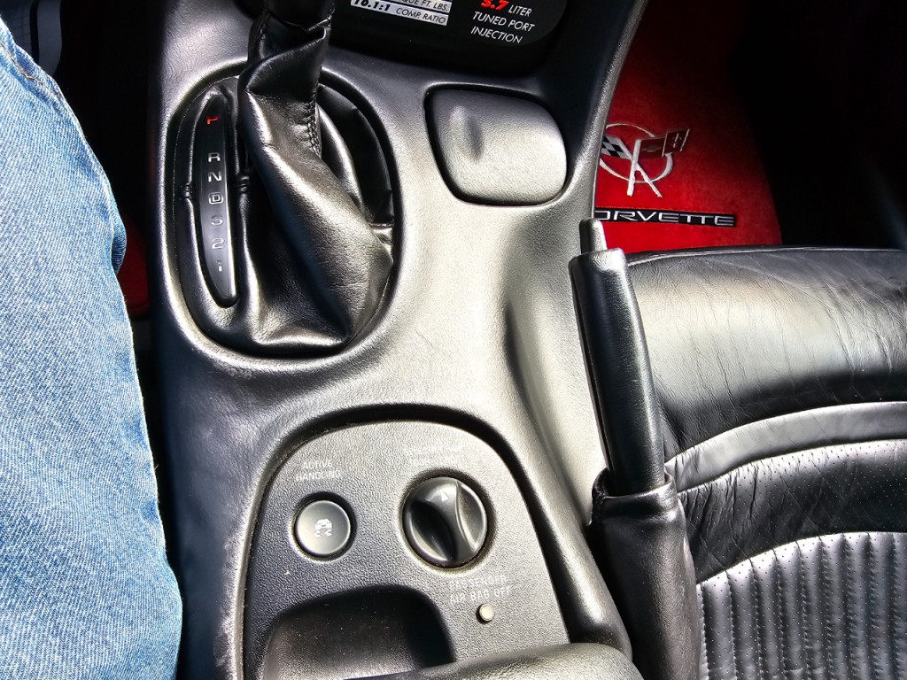 2004 Chevrolet Corvette Image 38