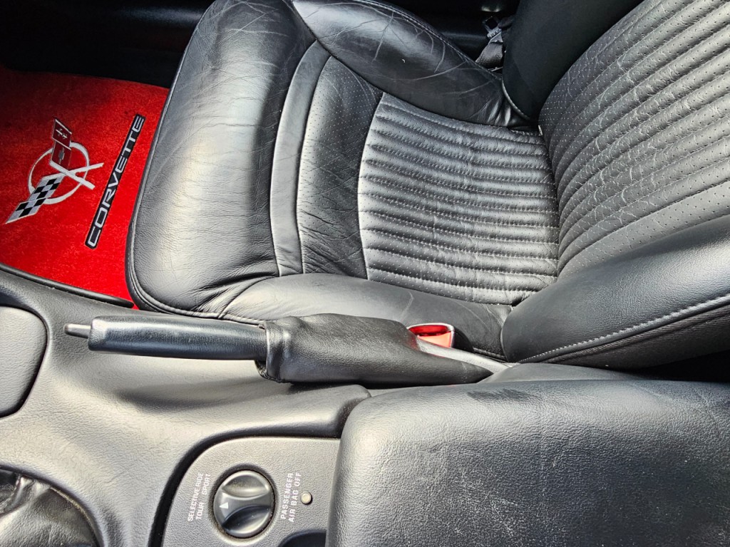 2004 Chevrolet Corvette Image 39