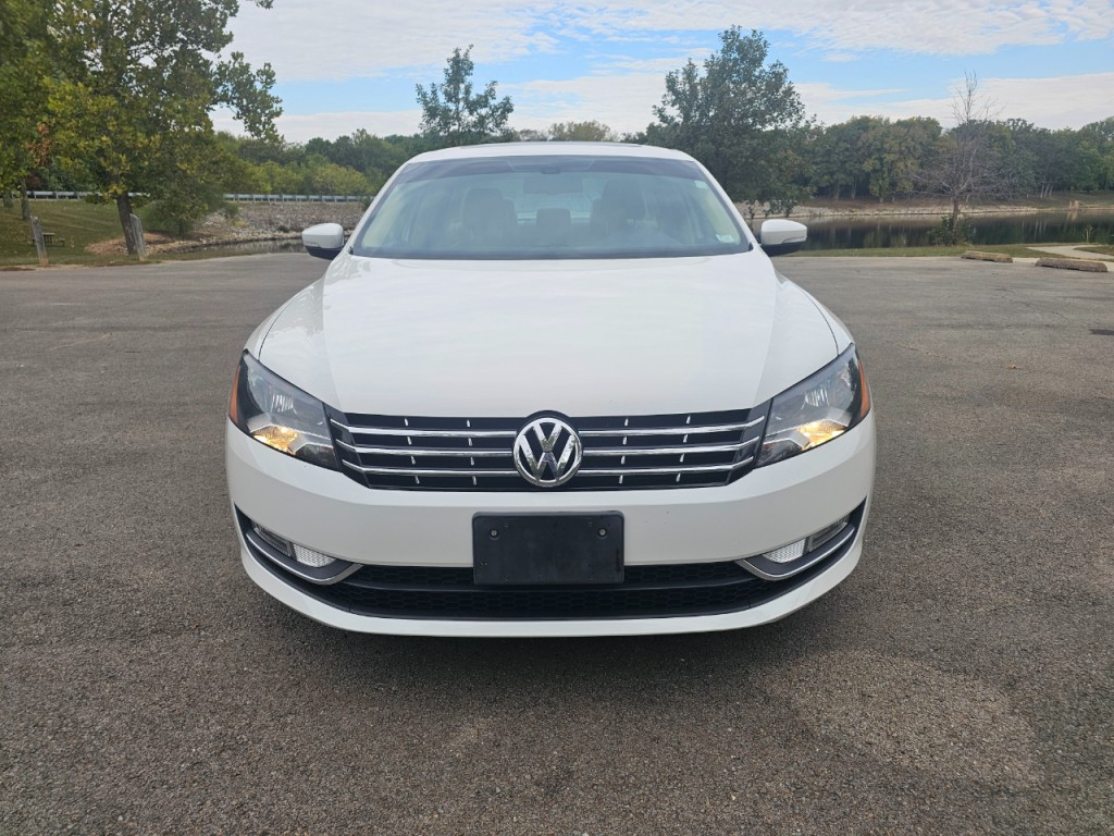 2015 Volkswagen Passat Image 13