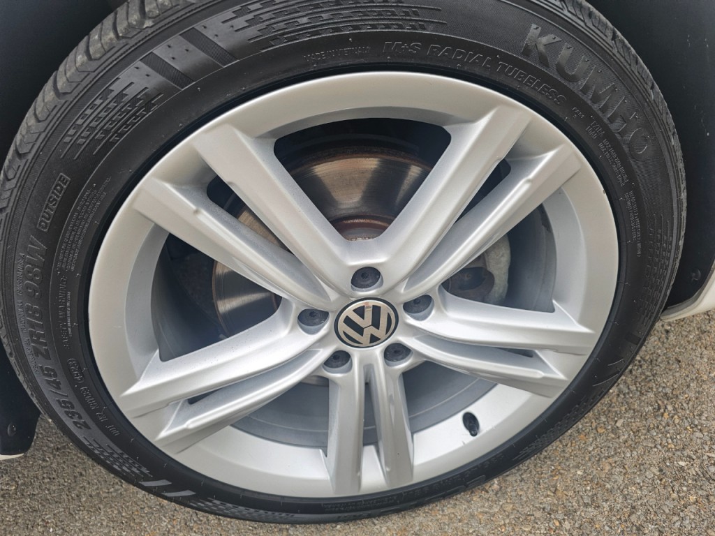 2015 Volkswagen Passat Image 15