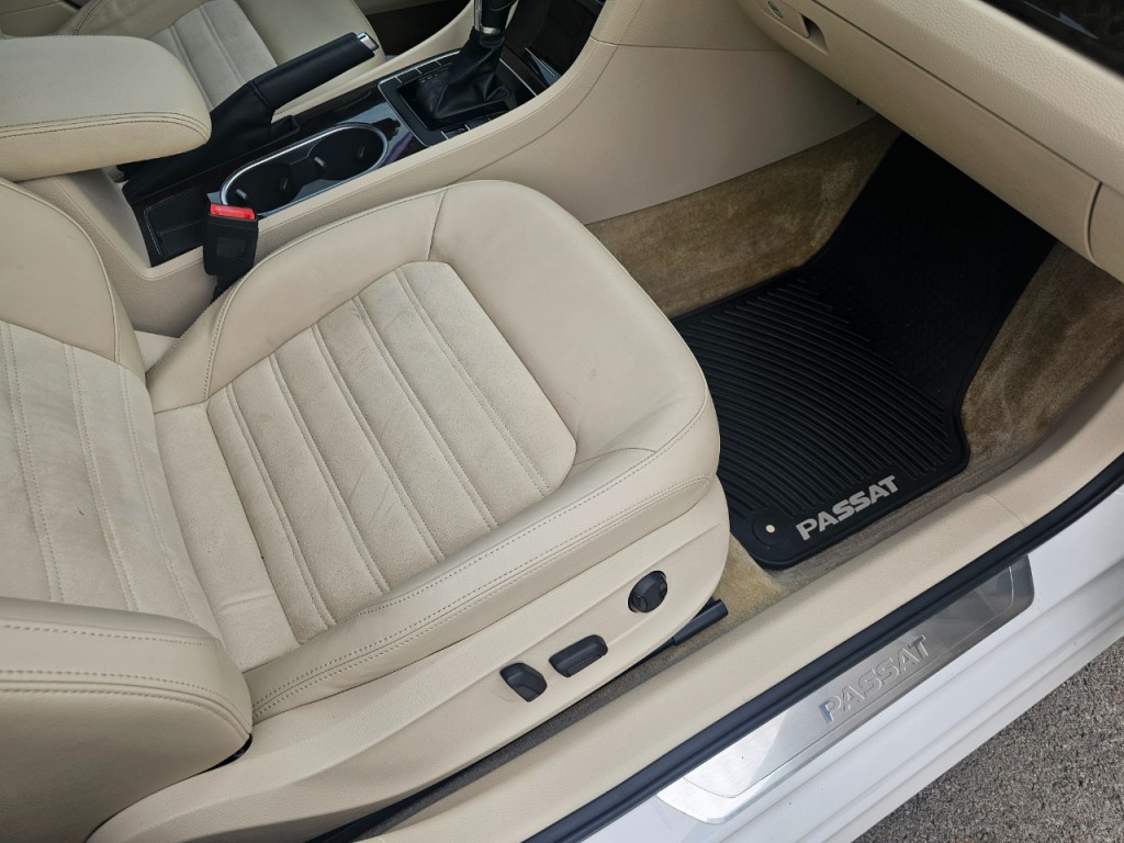 2015 Volkswagen Passat Image 18