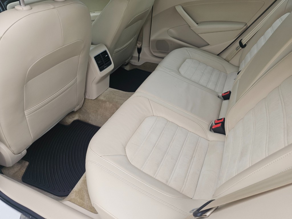 2015 Volkswagen Passat Image 24